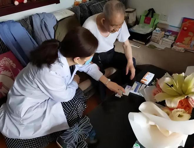 “網(wǎng)約護士”高收入：單次收費兩三百有人狂攬3000單(圖7)